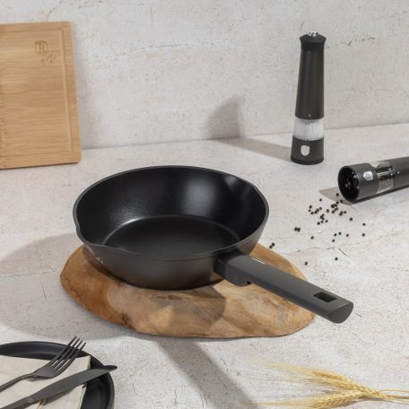 Berlinger Haus Antracit Collection mély serpenyő  dupla kiöntő csőrrel 24 cm BH-8120